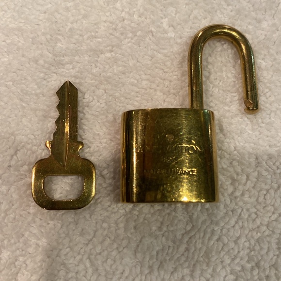 🔥❤️ Authentic Louis Vuitton Lock & Key - Picture 3 of 3
